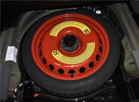 飞驰 2017款 4.0T V8 标准版 其他细节类   备胎