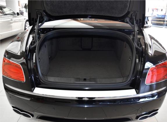 飞驰 2017款 4.0T V8 标准版 车厢座椅   后备厢