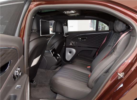 飞驰 2020款 6.0T W12 标准版 车厢座椅   后排空间