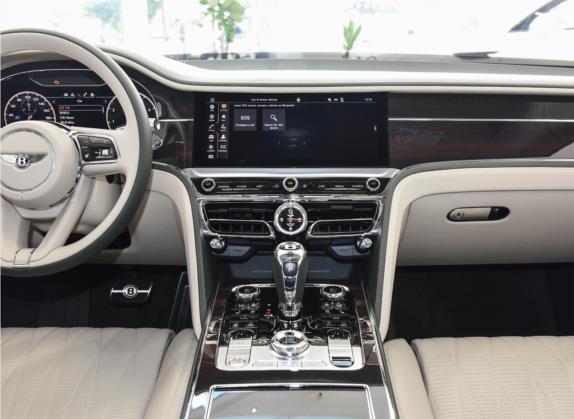 飞驰 2022款 4.0T V8 标准版 中控类   中控台