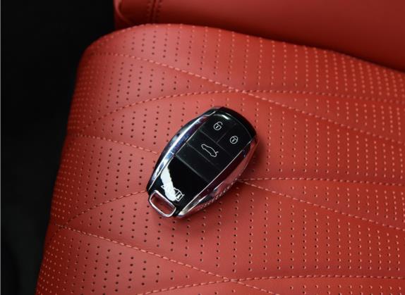 飞驰 2022款 4.0T V8 标准版 其他细节类   钥匙