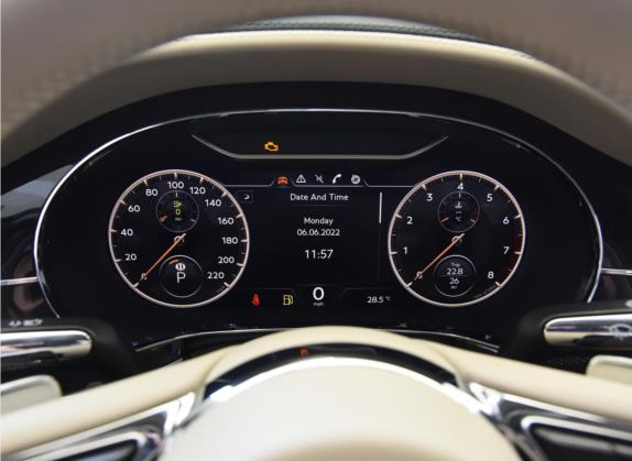 飞驰 2022款 4.0T V8 标准版 中控类   仪表盘