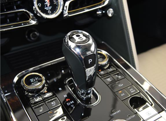 飞驰 2022款 4.0T V8 标准版 中控类   挡把