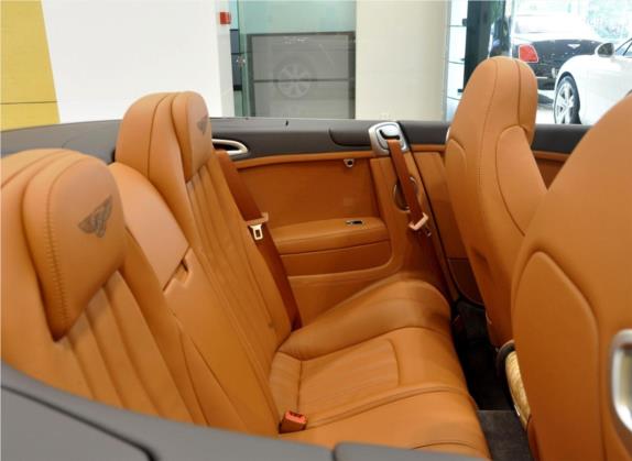 欧陆 2012款 6.0T GTC W12 车厢座椅   后排空间
