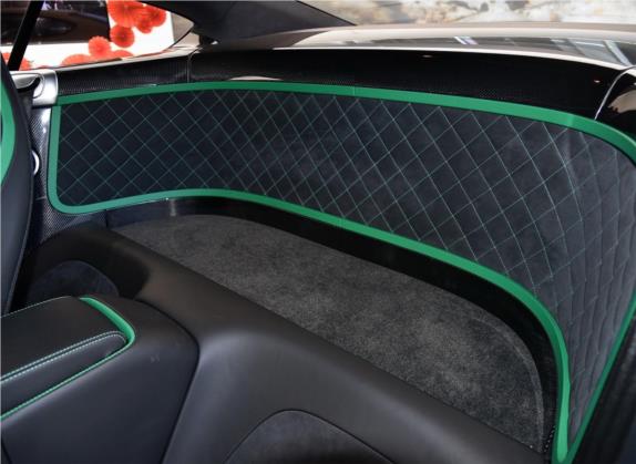 欧陆 2015款 4.0T GT3-R 车厢座椅   后排空间