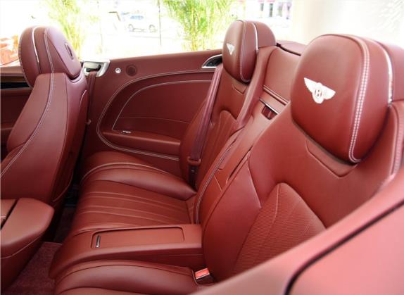 欧陆 2019款 6.0T GT W12 敞篷版 车厢座椅   后排空间