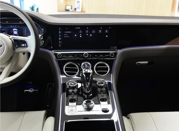 欧陆 2022款 4.0T GT V8 中控类   中控台