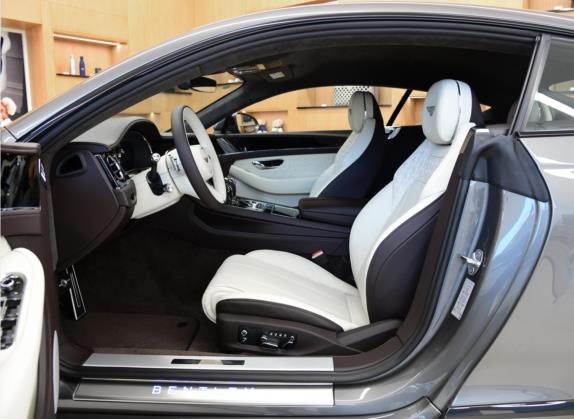 欧陆 2022款 4.0T GT V8 车厢座椅   前排空间