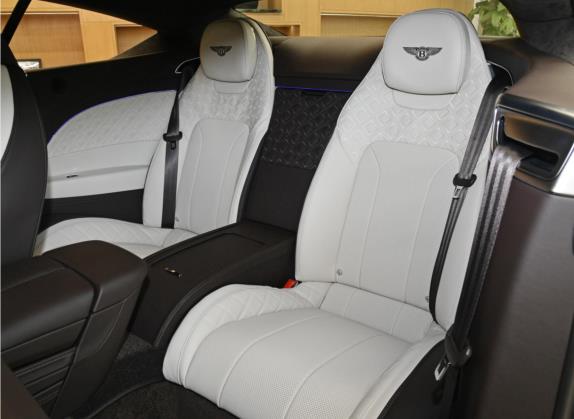 欧陆 2022款 4.0T GT V8 车厢座椅   后排空间