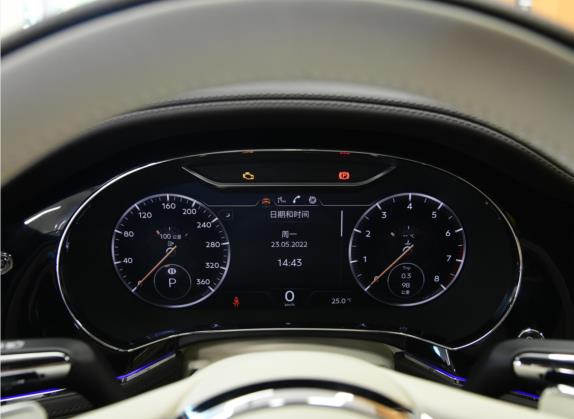 欧陆 2022款 4.0T GT V8 中控类   仪表盘