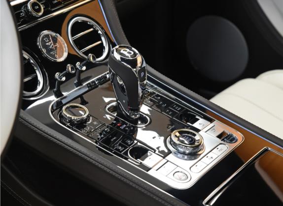 欧陆 2022款 4.0T GT V8 中控类   挡把