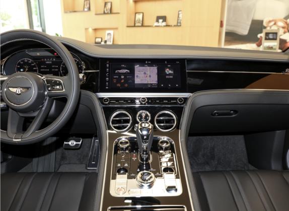 欧陆 2022款 6.0T GT W12 中控类   中控台