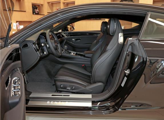 欧陆 2022款 6.0T GT W12 车厢座椅   前排空间