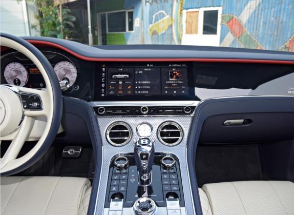 欧陆 2022款 4.0T GT V8 Mulliner 敞篷版 中控类   中控台