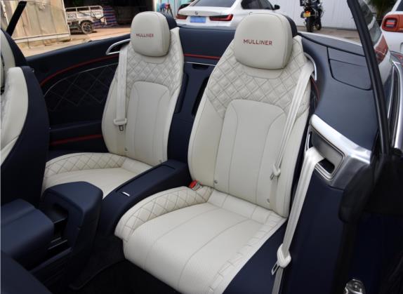欧陆 2022款 4.0T GT V8 Mulliner 敞篷版 车厢座椅   后排空间