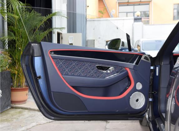 欧陆 2022款 4.0T GT V8 Mulliner 敞篷版 车厢座椅   前门板