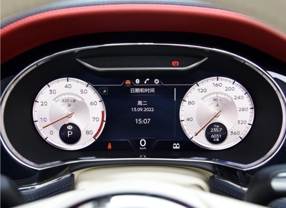 欧陆 2022款 4.0T GT V8 Mulliner 敞篷版 中控类   仪表盘