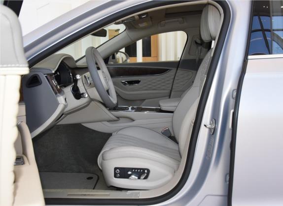 2022款 2.9T V6 Hybrid 车厢座椅   前排空间