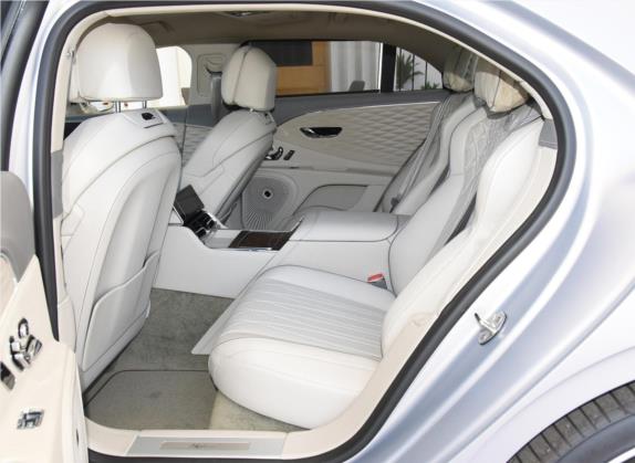 2022款 2.9T V6 Hybrid 车厢座椅   后排空间