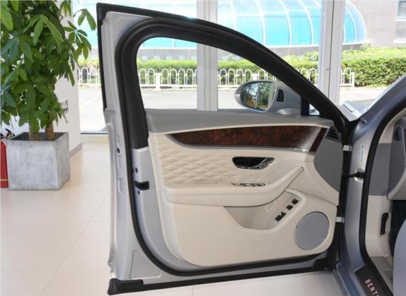 2022款 2.9T V6 Hybrid 车厢座椅   前门板