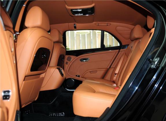 慕尚 2011款 6.8T 豪华版 车厢座椅   后排空间