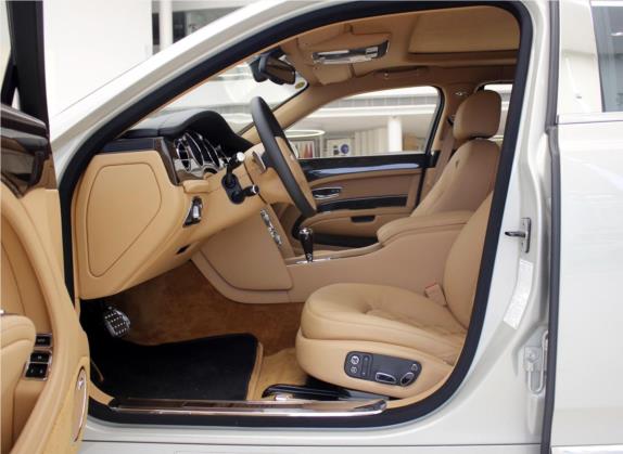 慕尚 2015款 6.8T 标准版 车厢座椅   前排空间