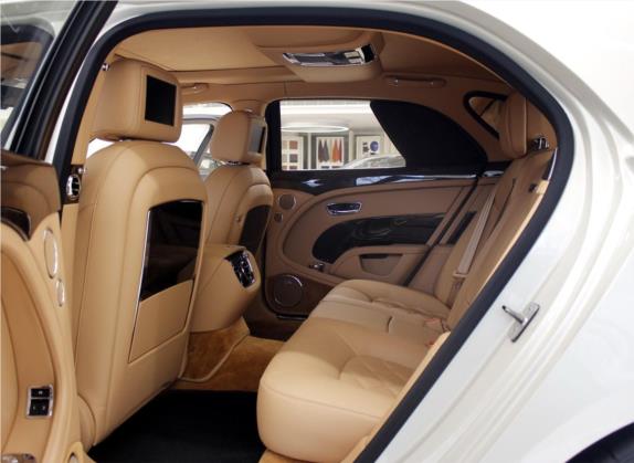 慕尚 2015款 6.8T 标准版 车厢座椅   后排空间