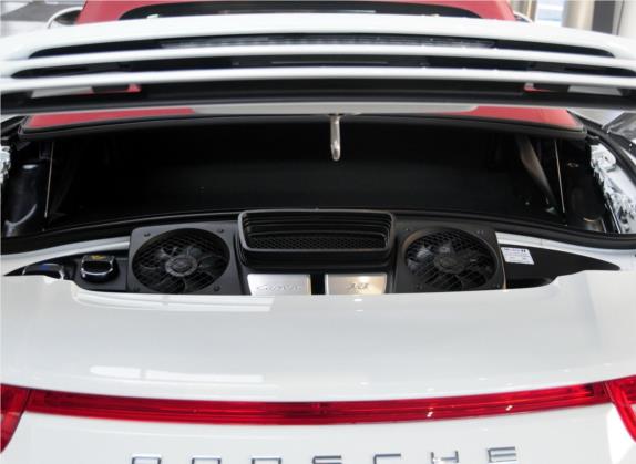 保时捷911 2013款 Carrera 4S Cabriolet 3.8L 其他细节类   发动机舱