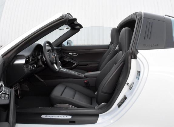 保时捷911 2017款 Targa 4 GTS 3.0T 车厢座椅   前排空间