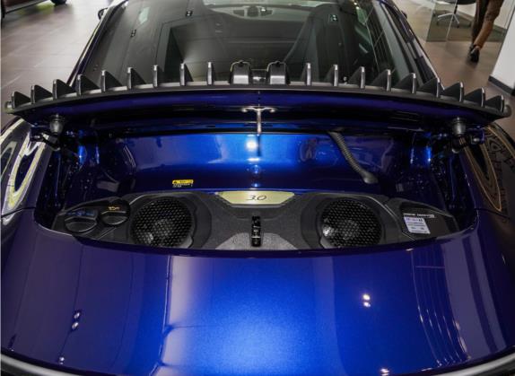 保时捷911 2020款 Carrera 4 3.0T 其他细节类   发动机舱