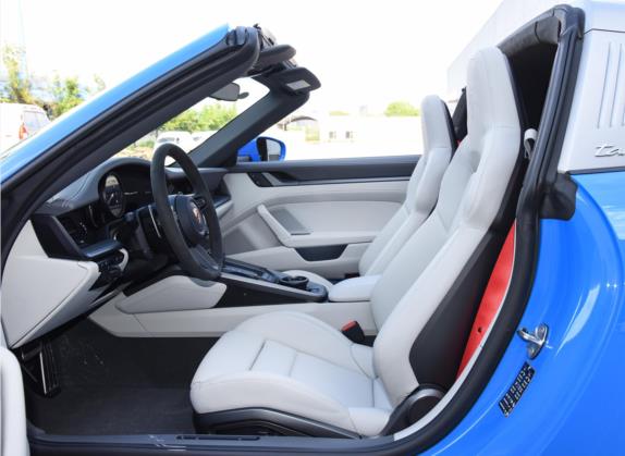 保时捷911 2022款 Targa 4S 3.0T 车厢座椅   前排空间