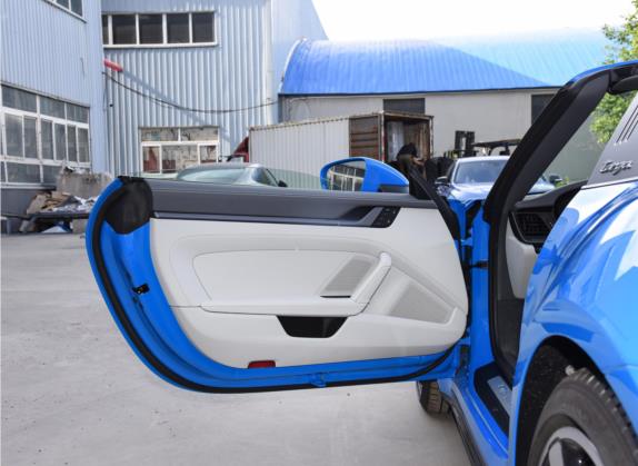 保时捷911 2022款 Targa 4S 3.0T 车厢座椅   前门板