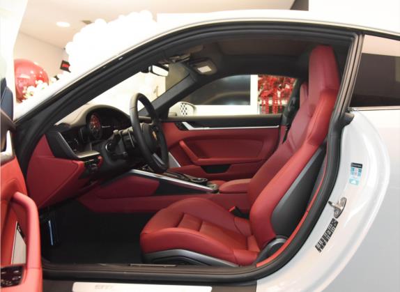 保时捷911 2022款 Carrera 4S 3.0T 车厢座椅   前排空间
