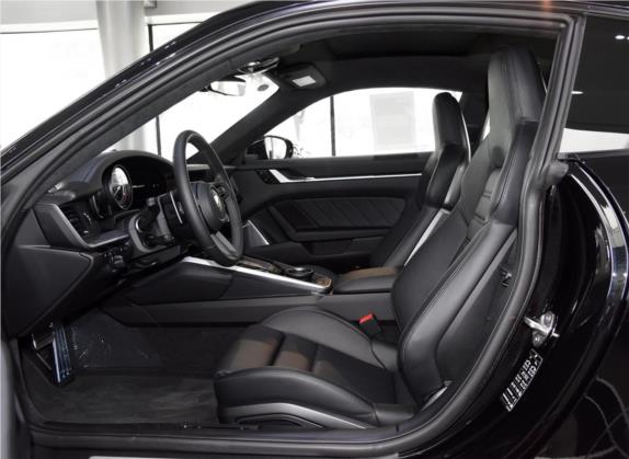 保时捷911 2022款 Turbo S 3.7T 车厢座椅   前排空间
