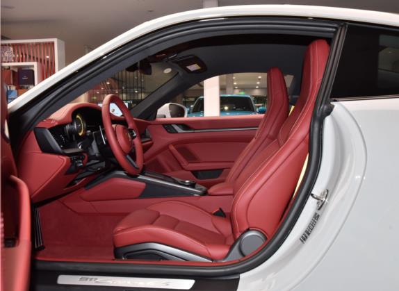 保时捷911 2023款 Carrera 4S 3.0T 车厢座椅   前排空间