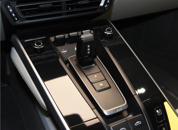保时捷911 2023款 Targa 4 3.0T 中控类   挡把