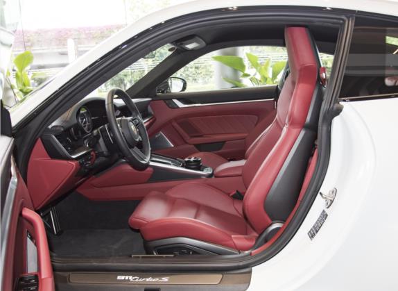 保时捷911 2023款 Turbo S 3.7T 车厢座椅   前排空间