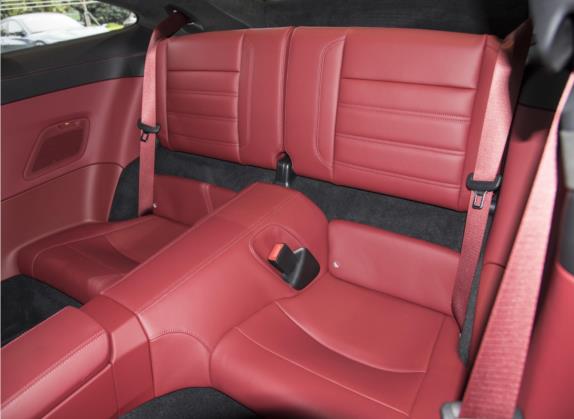 保时捷911 2023款 Turbo S 3.7T 车厢座椅   后排空间