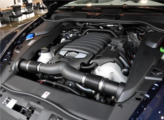 Cayenne 2011款 Cayenne S 4.8L 其他细节类   发动机舱