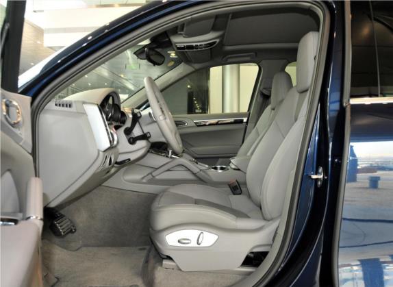 Cayenne 2011款 Cayenne S 4.8L 车厢座椅   前排空间
