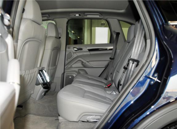 Cayenne 2011款 Cayenne S 4.8L 车厢座椅   后排空间