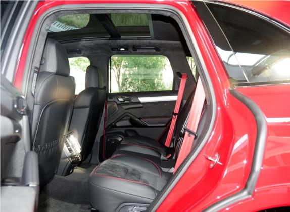 Cayenne 2012款 Cayenne GTS 4.8L 车厢座椅   后排空间