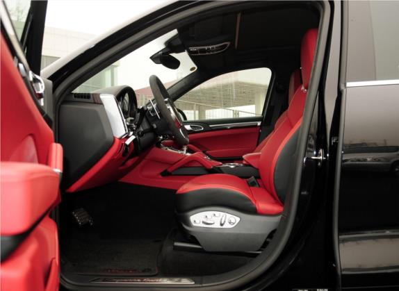 Cayenne 2013款 Cayenne Turbo S 4.8T 车厢座椅   前排空间