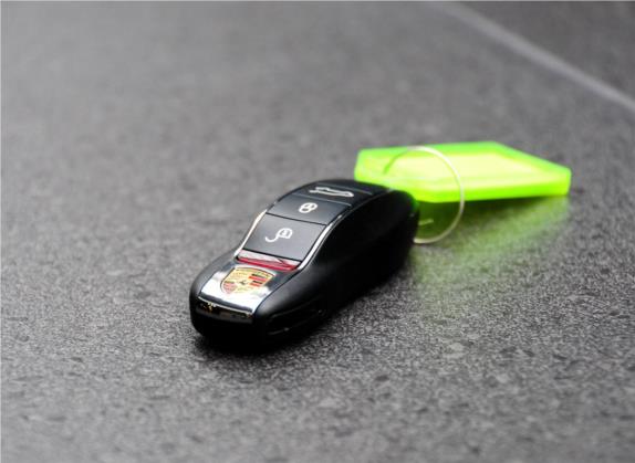 Cayenne 2014款 Cayenne Platinum Edition 3.0T 其他细节类   钥匙