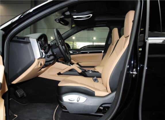 Cayenne 2014款 Cayenne Platinum Edition 3.0T 车厢座椅   前排空间
