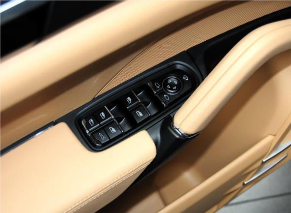 Cayenne 2014款 Cayenne Platinum Edition 3.0T 车厢座椅   门窗控制