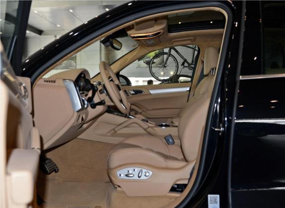 Cayenne 2015款 Cayenne Turbo 4.8T 车厢座椅   前排空间