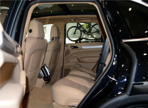 Cayenne 2015款 Cayenne Turbo 4.8T 车厢座椅   后排空间