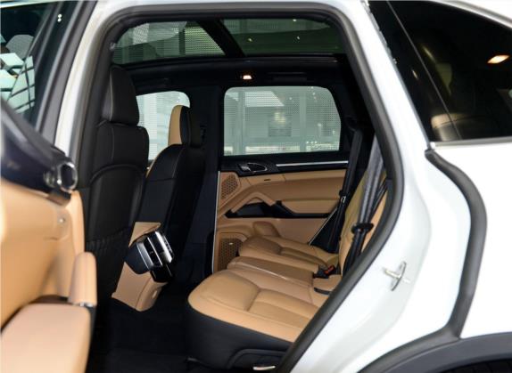 Cayenne 2015款 Cayenne 3.0T 车厢座椅   后排空间