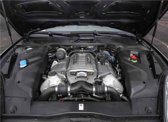 Cayenne 2015款 Cayenne Turbo S 4.8T 其他细节类   发动机舱